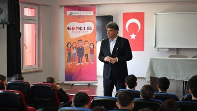 'Gençlik Buluşmaları' kapsamında gençlerle bir araya gelmeye devam eden Kartepe