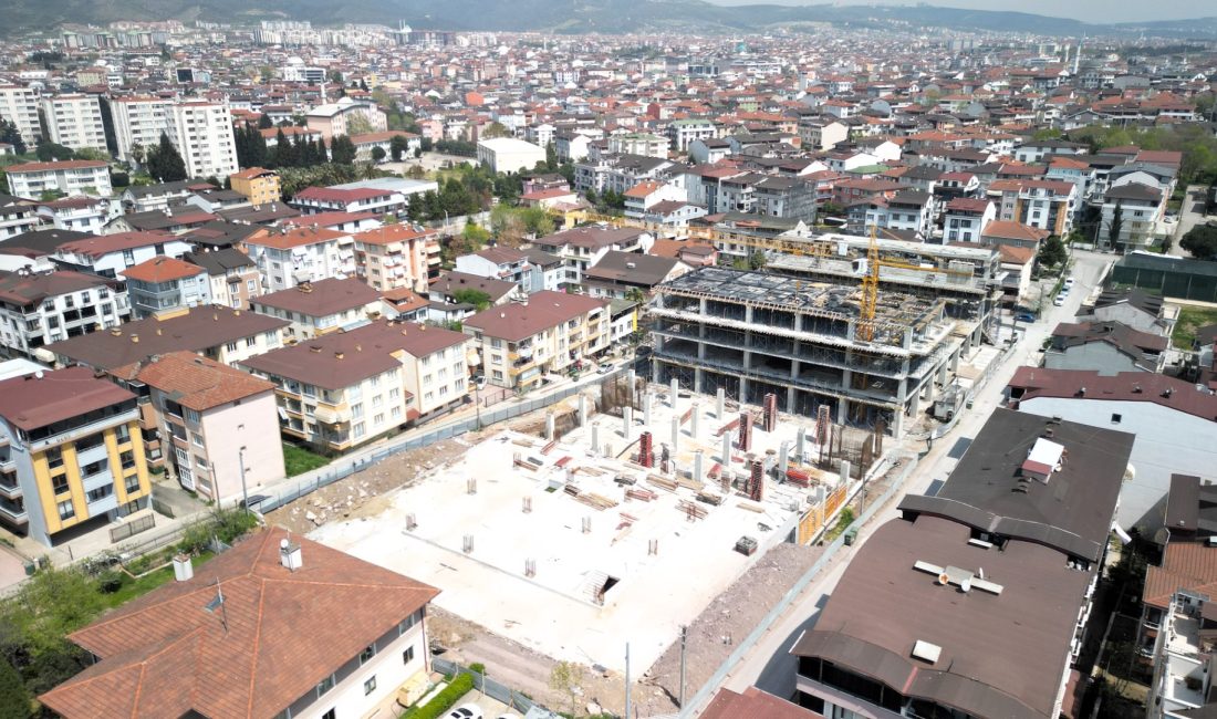 Kocaeli genelinde hayata geçirdiği tesislerle gençlik ve spora değer katan