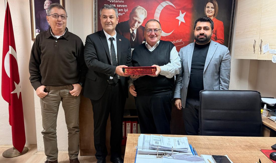 İzmit Belediye Başkan Yardımcısı Lütfü Obuz ve Muhtarlık İşleri Müdürü