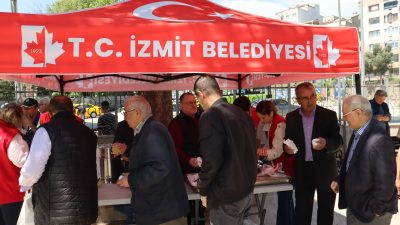 İzmit Belediyesi, Kozluk Mahallesinde bulunan SEKA Camii’nde Cuma Namazı sonrası