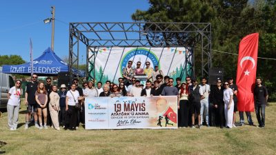 İzmit Belediyesinin Sarısu’da düzenlediği 19 Mayıs Gençlik Festivali’nde gençler, spor