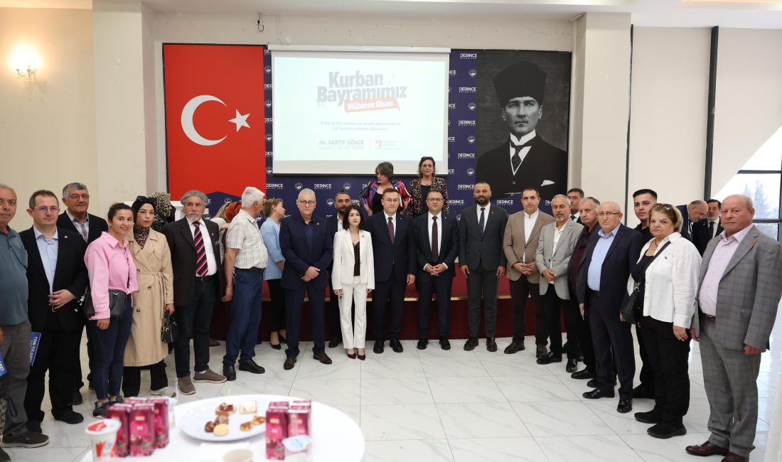 Kurban Bayramı dolayısıyla düzenlenen programlar kapsamında ilk olarak Derince Şehitliği’ni