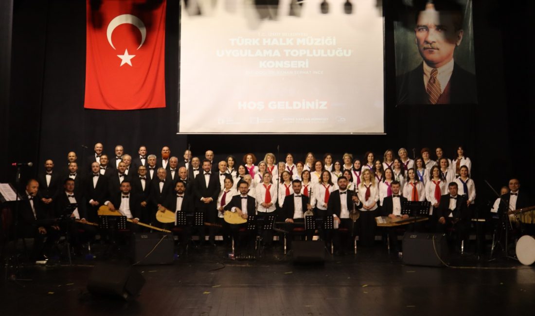 İzmit Belediyesi Türk Halk Müziği Uygulama Topluluğu’nun Süleyman Demirel Kültür