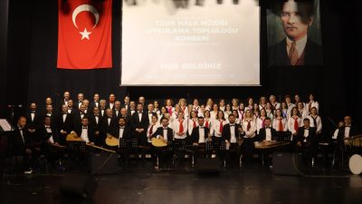 İzmit Belediyesi Türk Halk Müziği Uygulama Topluluğu’nun Süleyman Demirel Kültür