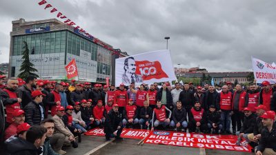 İzmit’te 1 Mayıs Emek ve Dayanışma Günü, yağmura rağmen binlerce