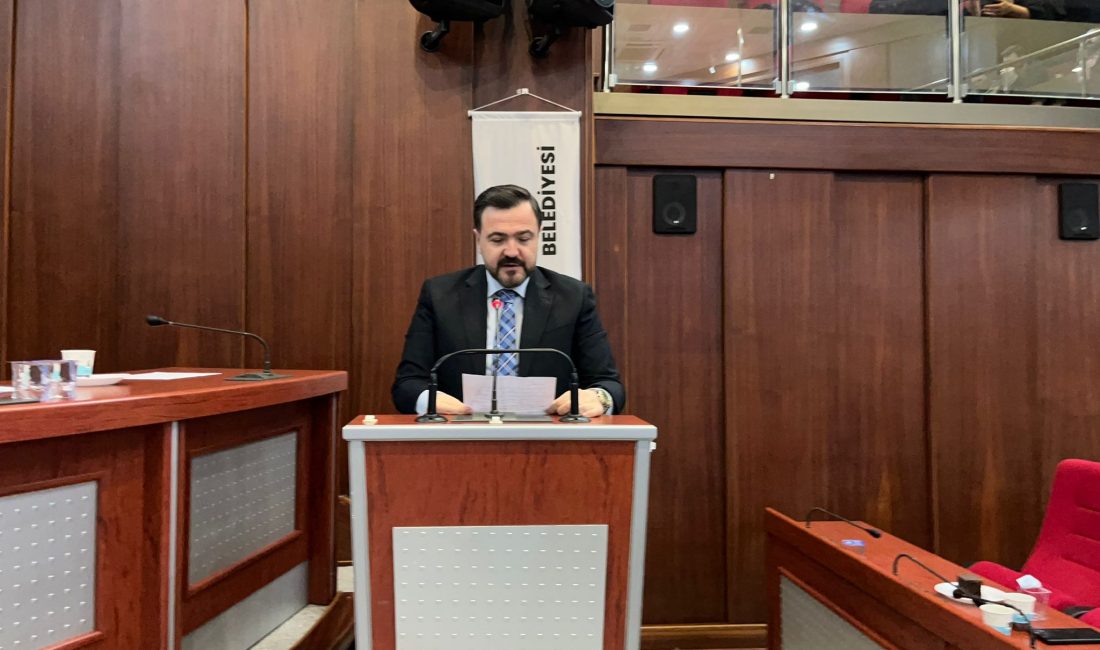 İzmit Belediyesi meclis toplantısında konuşan MHP’li Meclis Üyesi Fatih Galyan,