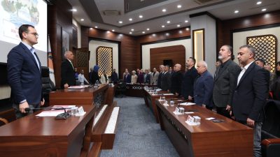 Körfez Belediyesi'nin mayıs ayı meclis toplantısı belediye meclis salonunda gerçekleştirildi.