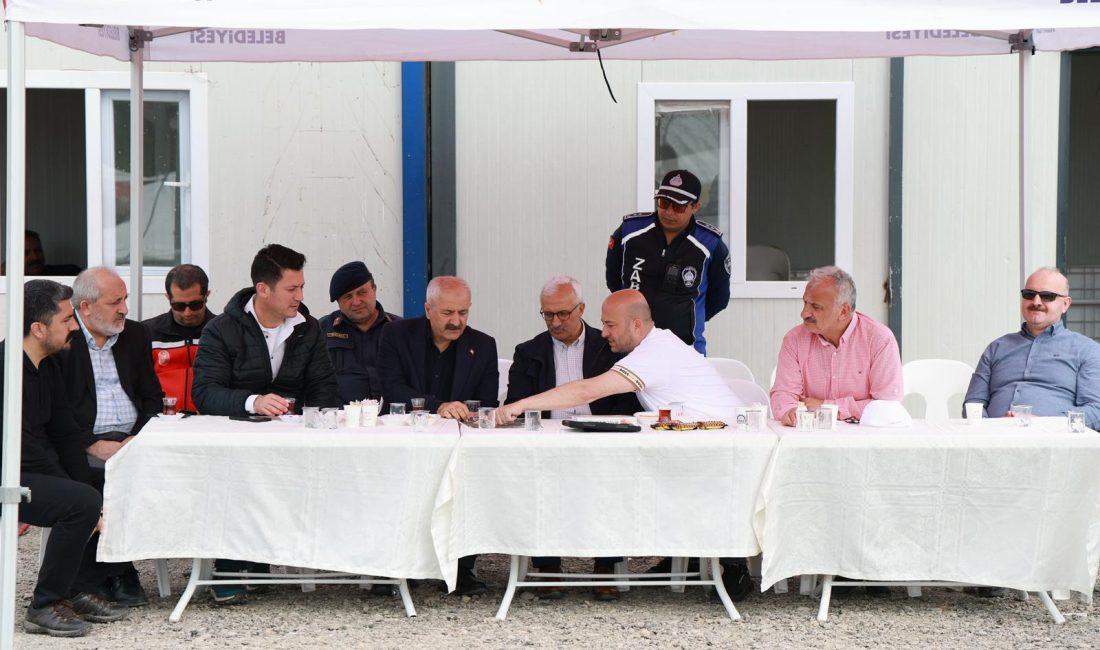 Gebze Belediye Başkanı Zinnur Büyükgöz ile Gebze Kaymakamı Mehmet Ali