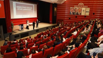Bizim Yazarlar Kitap Tanıtım Günleri’nin üçüncüsü GKM Fuaye Alanı’nda başladı.