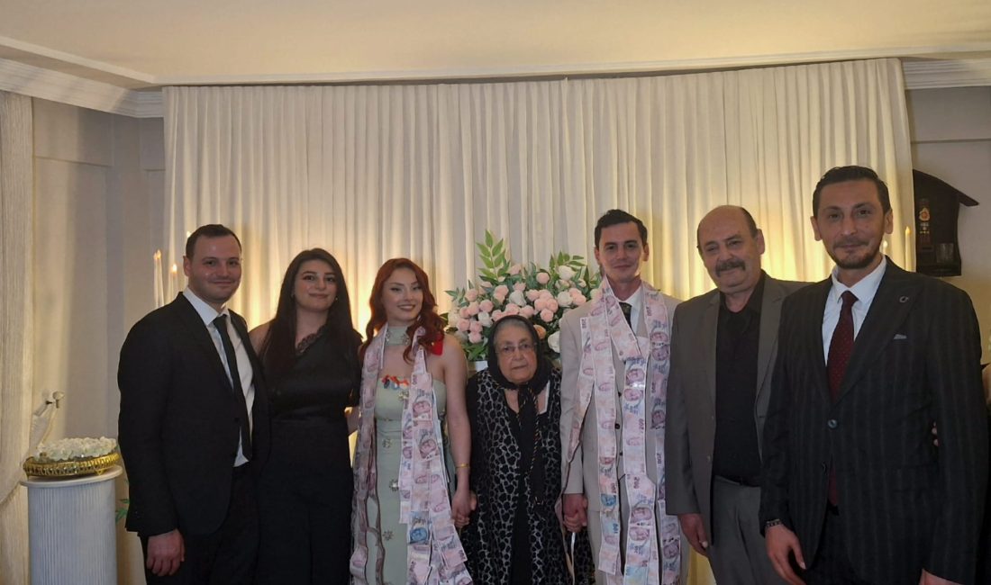 Batuhan Türeyen ile Sıla Güneysu  düzenlenen törenle nişanlandı. Genç