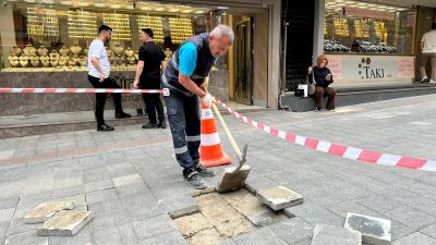 Gebze Belediyesi Fen İşleri Müdürlüğü ekipleri, Eskiçarşı bölgesinde zamanla yıpranan