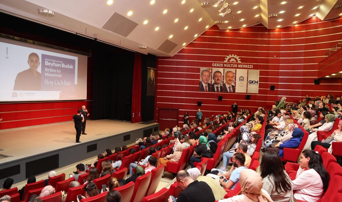 Klinik Psikolog Beyhan Budak, Gebze Kültür Merkezi’nde (GKM) düzenlenen “Birlikte