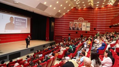 Klinik Psikolog Beyhan Budak, Gebze Kültür Merkezi’nde (GKM) düzenlenen “Birlikte