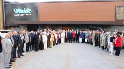 AK Parti Kocaeli İl Başkanı Şahin Talus ve teşkilat yöneticileri,