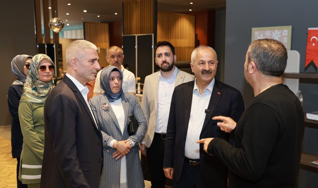 Gebze Belediye Başkanı Zinnur Büyükgöz, Osman Yılmaz Mahallesi’nde gerçekleştirilen esnaf