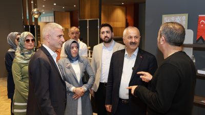Gebze Belediye Başkanı Zinnur Büyükgöz, Osman Yılmaz Mahallesi’nde gerçekleştirilen esnaf
