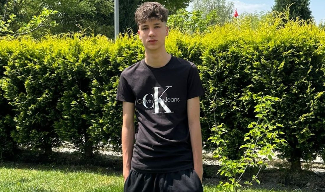 Kartepe’de yaşayan 16 yaşındaki Eren Köse, dün akşam saatlerinden bu
