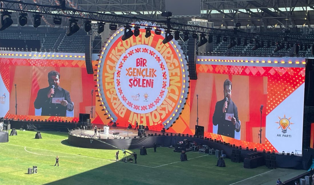 AK Parti Gençlik Kolları’nın Kocaeli’de düzenlediği “Bir Gençlik Şöleni” programında
