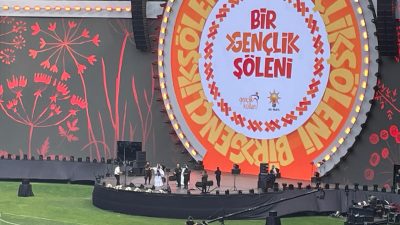“Bir Gençlik Şöleni” kapsamında TURKA Kocaeli Stadyumu’nda sahne alan Ay