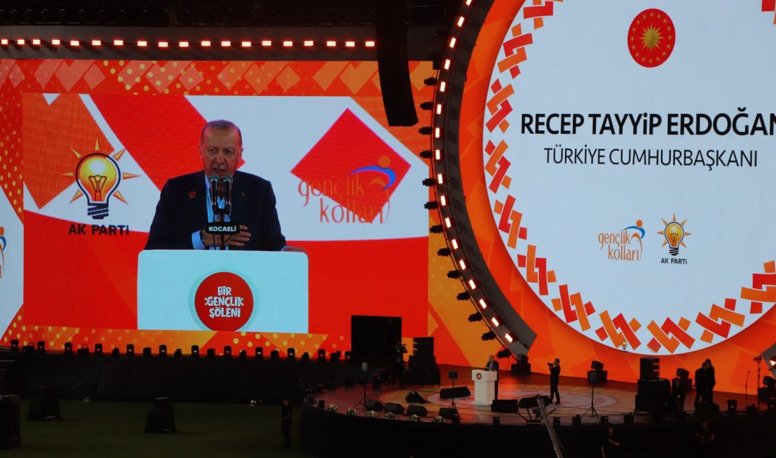 Cumhurbaşkanı Recep Tayyip Erdoğan, Kocaeli Stadyumu’nda düzenlenen Gençlik Şöleni’nde gençlere