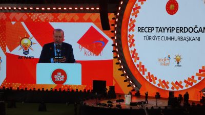 Cumhurbaşkanı Recep Tayyip Erdoğan, Kocaeli Stadyumu’nda düzenlenen Gençlik Şöleni’nde gençlere