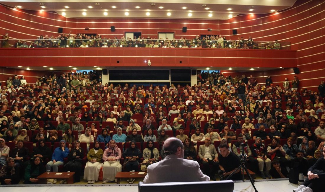 Kocaeli Büyükşehir Belediyesi, “Ailem Kocaeli” buluşmaları kapsamında divan edebiyatına dair