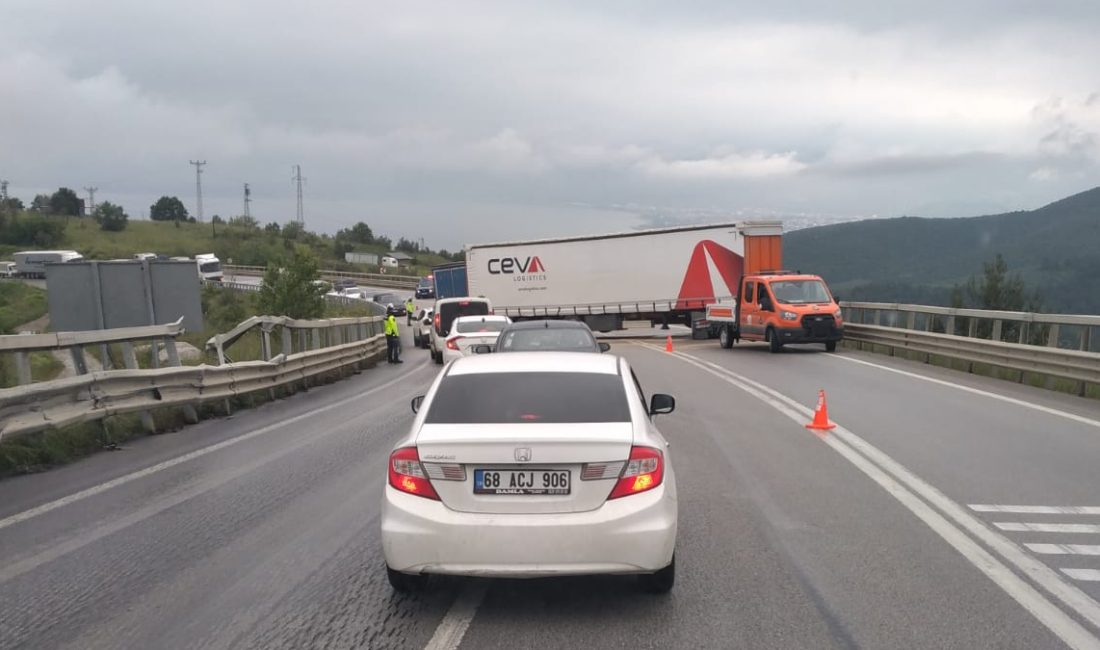 İznik Yenişehir rampasında seyir halindeki bir tırın makaslaması sonucu trafikte