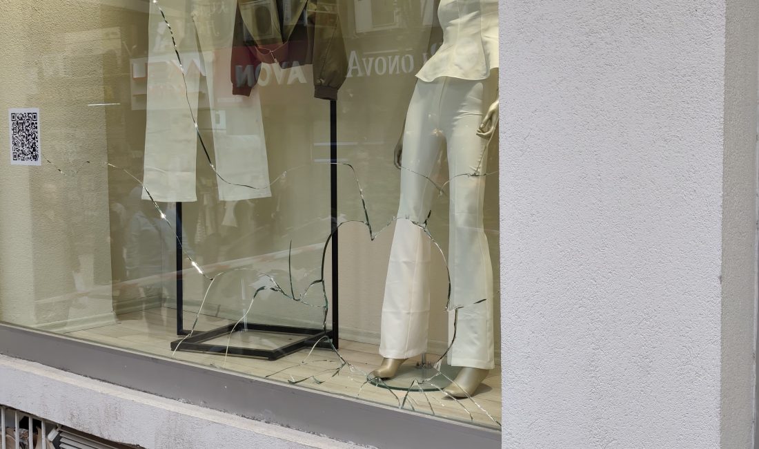 İzmit Fethiye Caddesi’nde sabaha karşı yaşanan olayda, bir kişinin eline