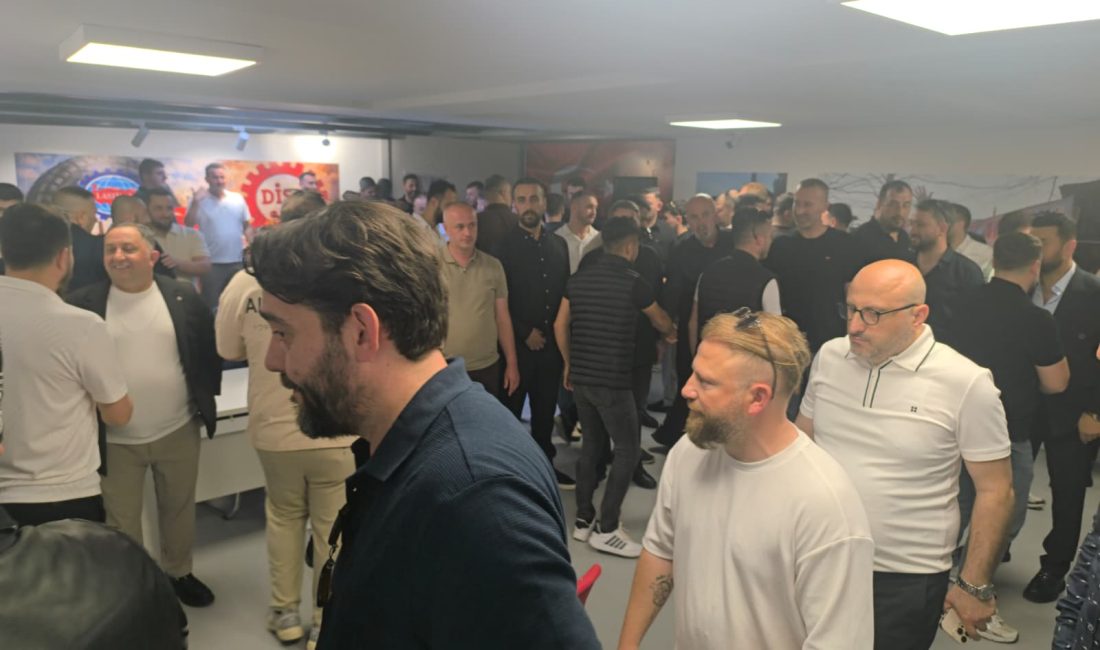Lastik-İş Kocaeli Şube Başkanı Mehmet Kurtuluş, devam eden toplu iş