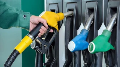 Petrol fiyatlarındaki hareketlilik akaryakıt fiyatlarına yansımayı sürdürüyor. Benzine zam yapılırken