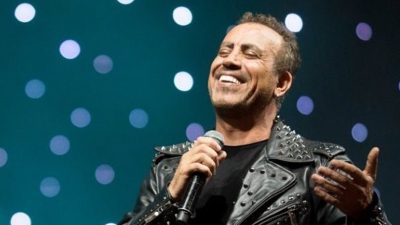 Eskişehir’de verdiği konserin ardından Ankara’ya hareket eden sanatçı Haluk Levent,