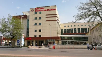 Kocaeli Devlet Hastanesi, dış cephe giydirme ve kaplama alanlarında bulunan