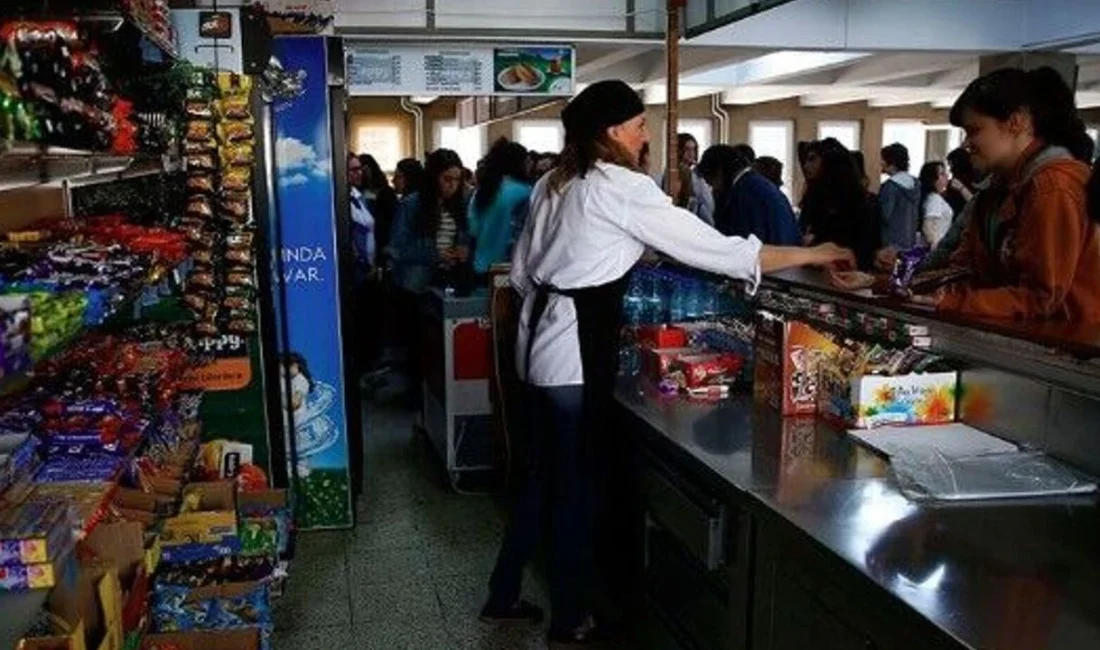 Yeni yasa taslağıyla okul kantinlerinde sağlıksız ürünler yasaklanacak, gıdalarda renkli