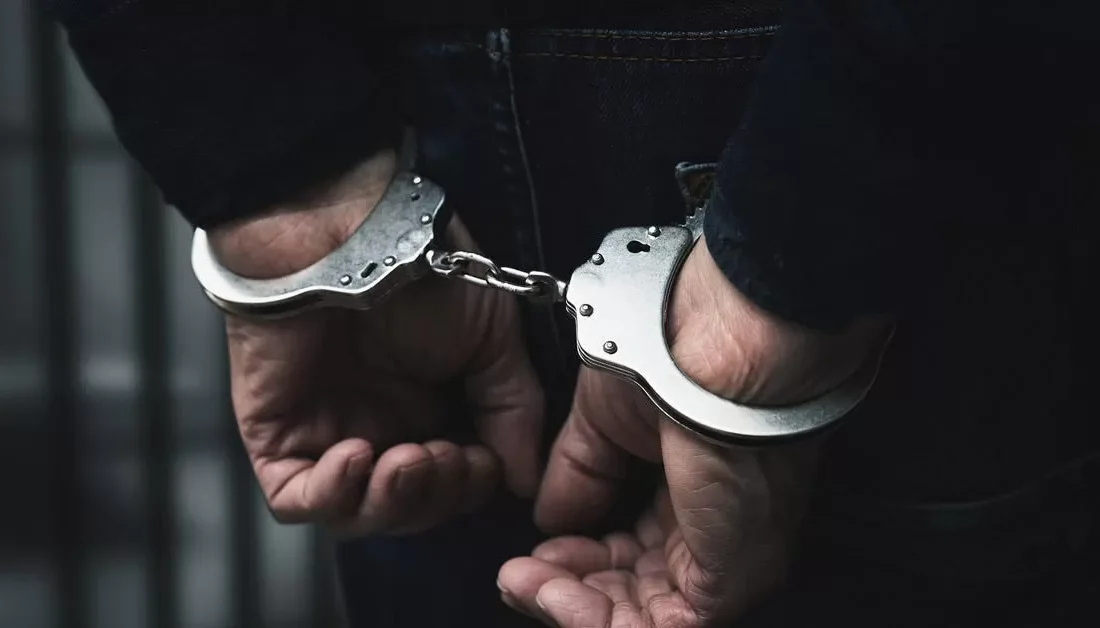 Kocaeli merkezli 6 ilde düzenlenen operasyonda, kendilerini yatırım firması yöneticisi