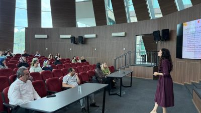 Başiskele Belediyesi personeli, düzenlenen Anne Baba Pediatri Okulu ve Çocuk