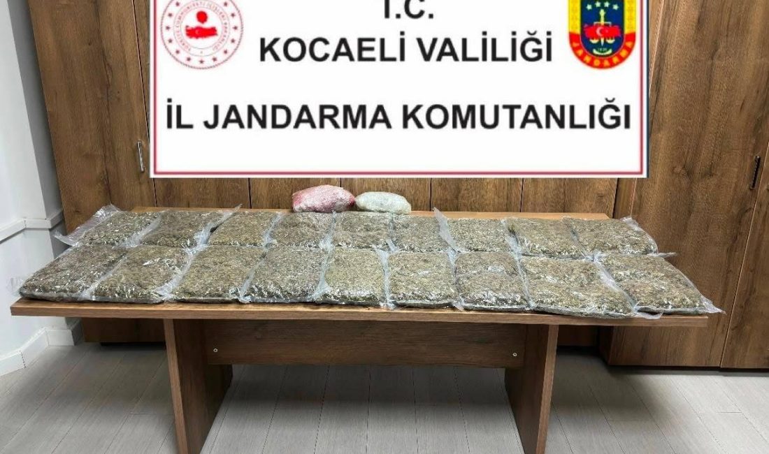 Kocaeli İl Jandarma Komutanlığı’nın Dilovası Gişeleri’nde gerçekleştirdiği operasyonda bir araçta