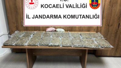 Kocaeli İl Jandarma Komutanlığı’nın Dilovası Gişeleri’nde gerçekleştirdiği operasyonda bir araçta
