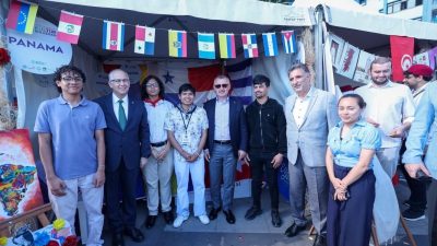  İzmit Kent Meydanı’nda renkli festival! Kocaeli Büyükşehir Belediyesi’nin düzenlediği