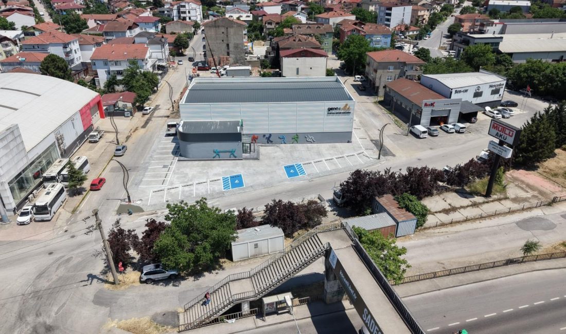 Başiskele Belediyesi tarafından yapımı tamamlanan Genc-i Âlâ Kapalı Spor Salonu,