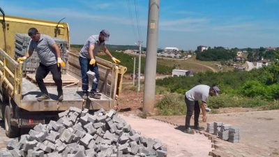 Körfez Belediyesi Fen İşleri Müdürlüğü ekipleri, ilçe genelinde ulaşım altyapısını