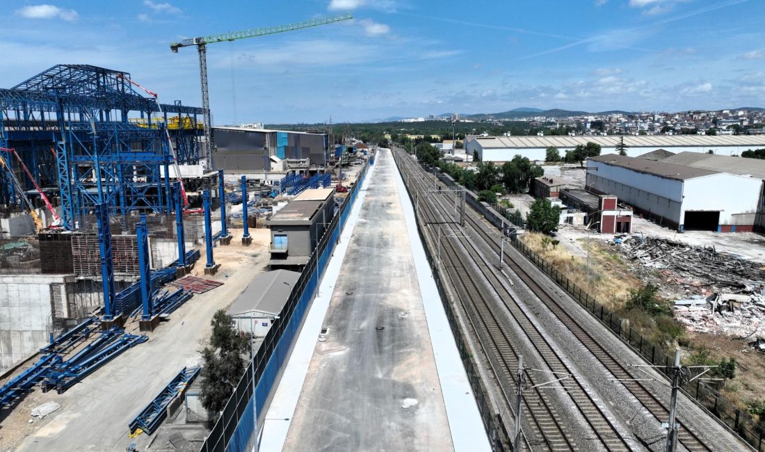 Üstyapı çalışmalarıyla vatandaşların ulaşım konforunu artıran Kocaeli Büyükşehir Belediyesi, kent