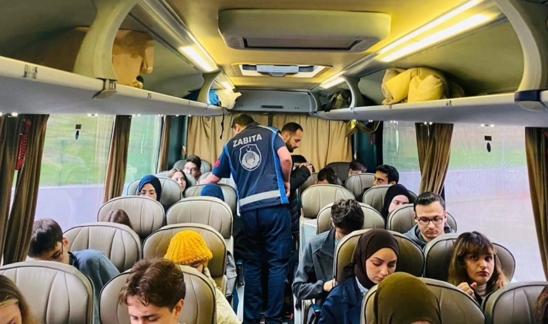 Gölcük Belediyesi, üniversite öğrencilerine yönelik sürdürdüğü ücretsiz ulaşım desteği ile