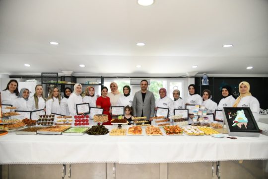 Başiskele Belediyesi tarafından hayata geçirilen Pastacılık Akademisi’nde eğitimlerini başarıyla tamamlayan