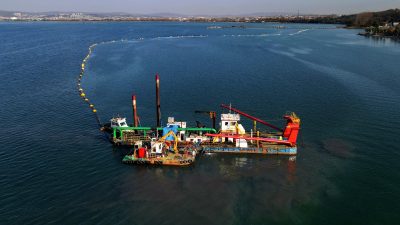 Kocaeli Büyükşehir Meclisi’nde İzmit Körfezi Dip Çamuru Temizliği Projesi’nin depolama