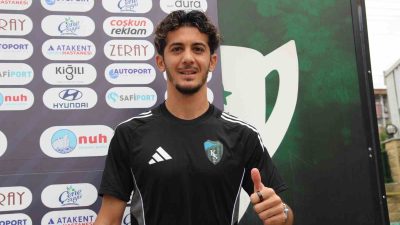 Kocaelisporlu futbolcu Tayfur Bingöl, yeni aracına yaptırdığı ve adını taşıyan