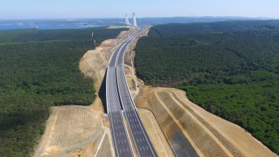 Karamürsel Belediyesi, ilçe genelinde gerçekleştirilecek 9 kilometrelik yol yapım, bakım