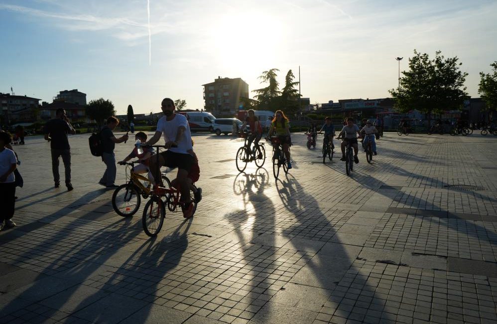 Kocaeli’de, 7’nci kattaki evlerinde düşerek hayatını kaybeden 13 yaşındaki Eyüp