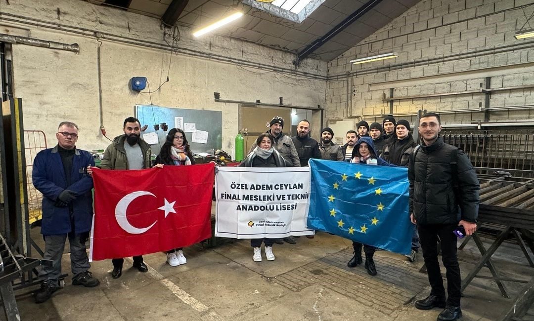 Kocaeli'de meslek lisesi öğrencileri, Erasmus projesi kapsamında Avrupa'da staj yaparak