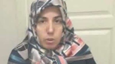 Kocaeli'de kına gecesine gitmek için otobüsten inerek yolun karşısına geçmeye