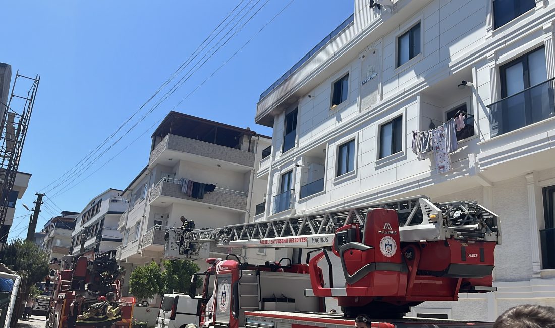 Kocaeli'nin Darıca ilçesinde 5 katlı binanın 4'üncü katında çıkan yangında